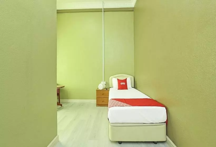 Hotelli Oyo 90639  Azimah