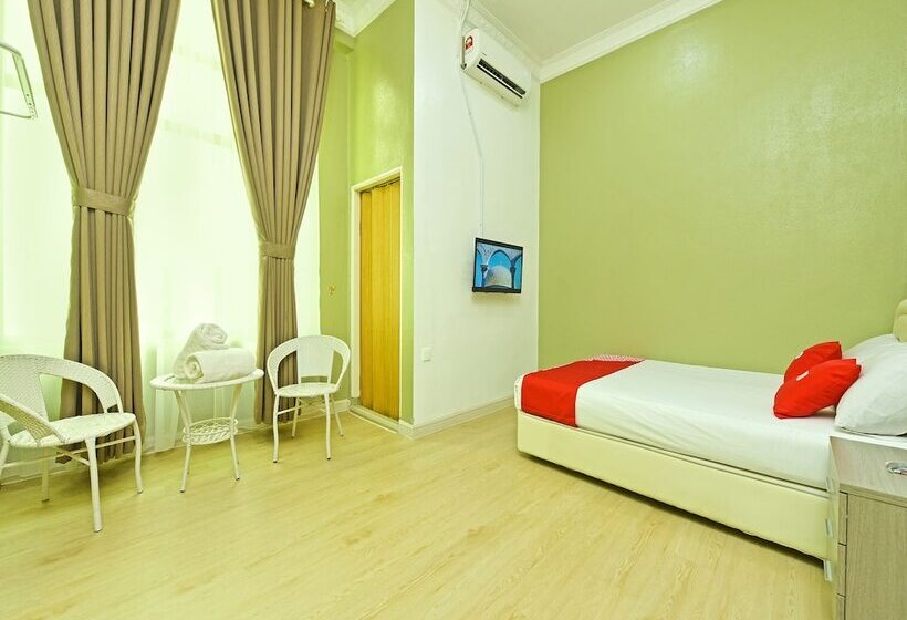 Hotelli Oyo 90639  Azimah