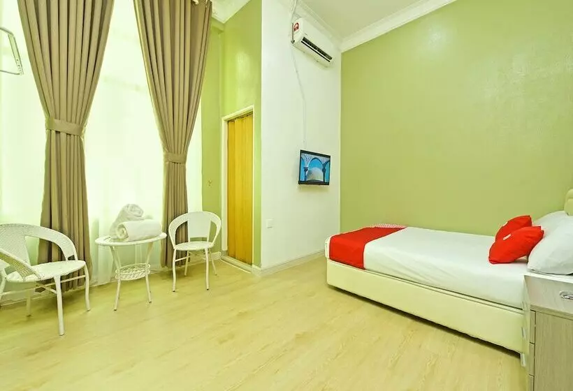 Hotelli Oyo 90639  Azimah