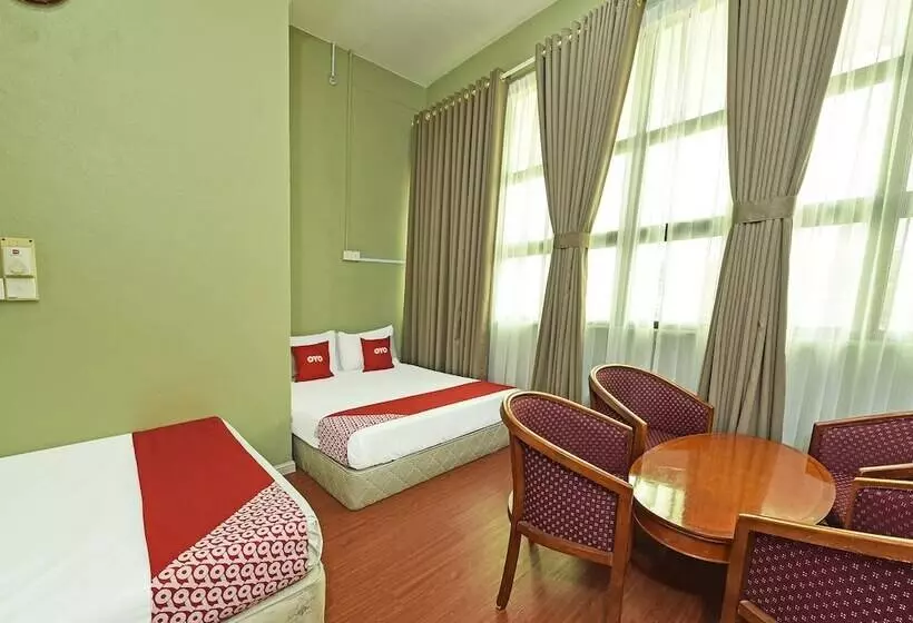 Hotelli Oyo 90639  Azimah