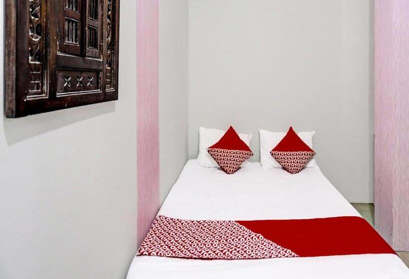 בית מלון כפרי Zazezo Homestay Syariah Redpartner