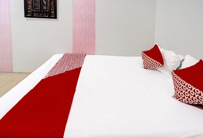 בית מלון כפרי Zazezo Homestay Syariah Redpartner