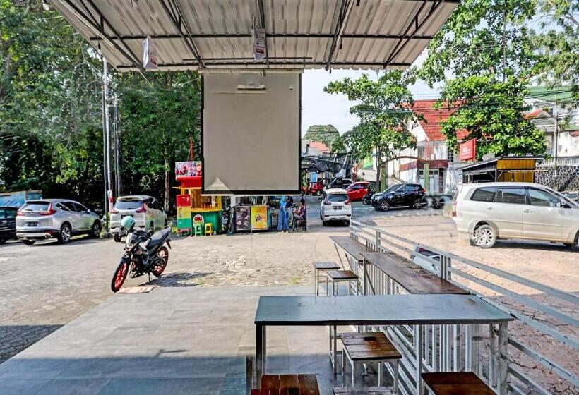 בית מלון כפרי Zazezo Homestay Syariah Redpartner