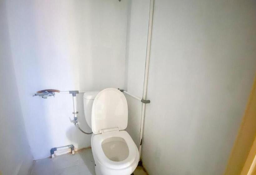 בית מלון כפרי Zazezo Homestay Syariah Redpartner