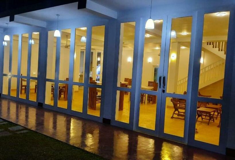 펜션 Happy Hours Guest House & Restaurant