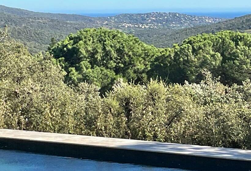 Bed and Breakfast Villa Vallaury