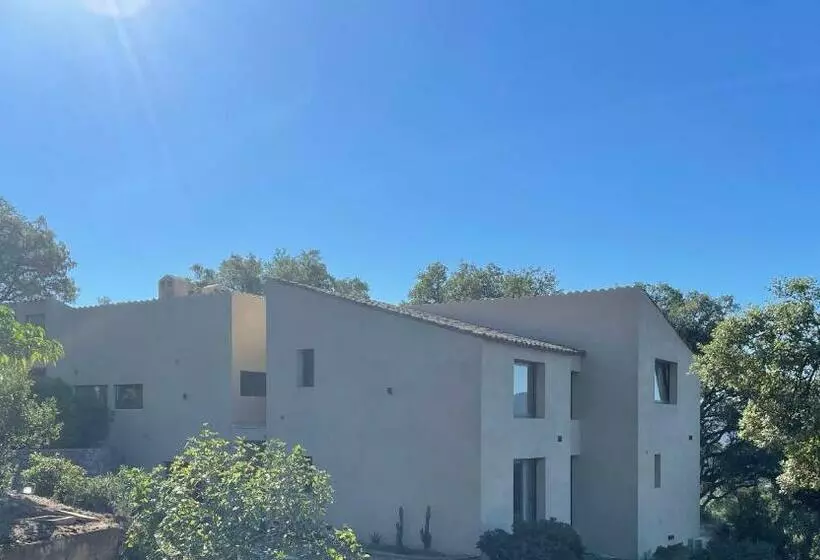 Aamiaismajoitus (B&B) Villa Vallaury