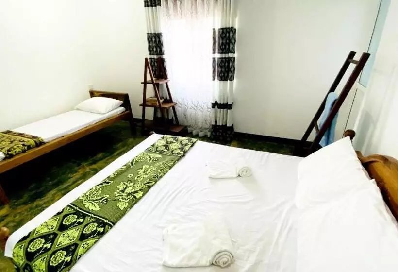 پانسیون Madiha Surf House Lanka
