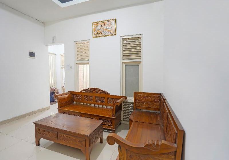 فندق Oyo 91743 Choirul Residence