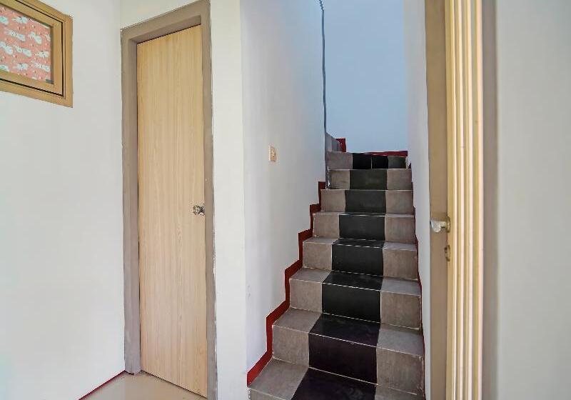 فندق Oyo 91743 Choirul Residence