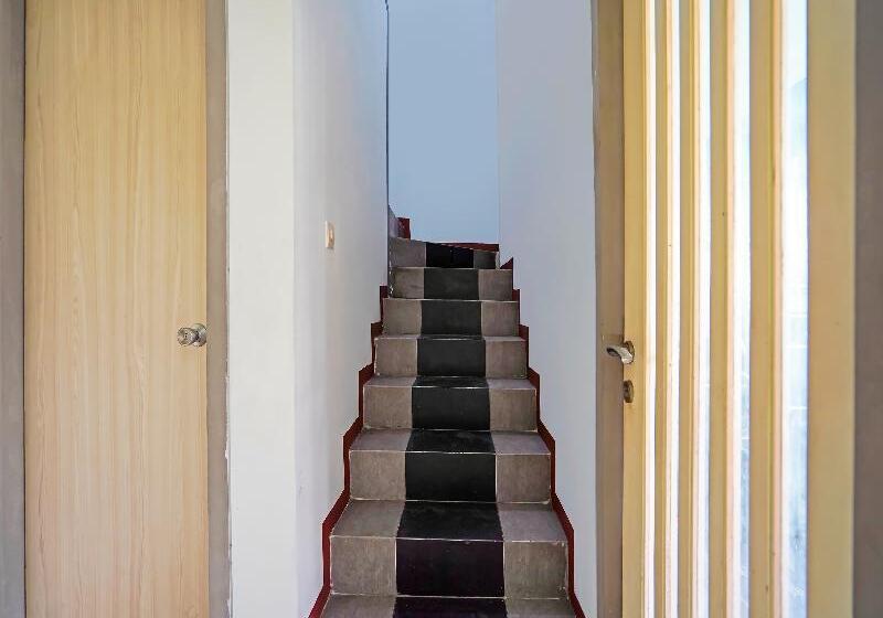 فندق Oyo 91743 Choirul Residence