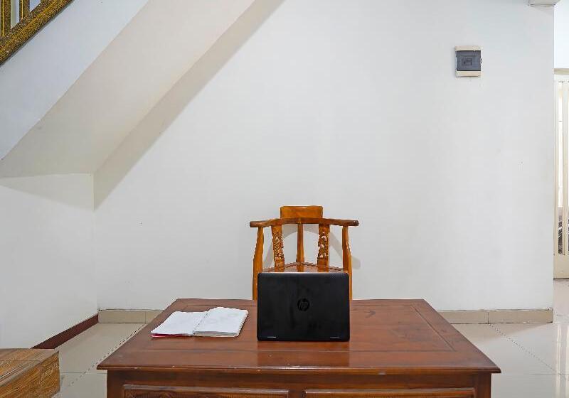 فندق Oyo 91743 Choirul Residence