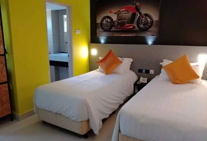 هتل Tunas Resort Port Dickson