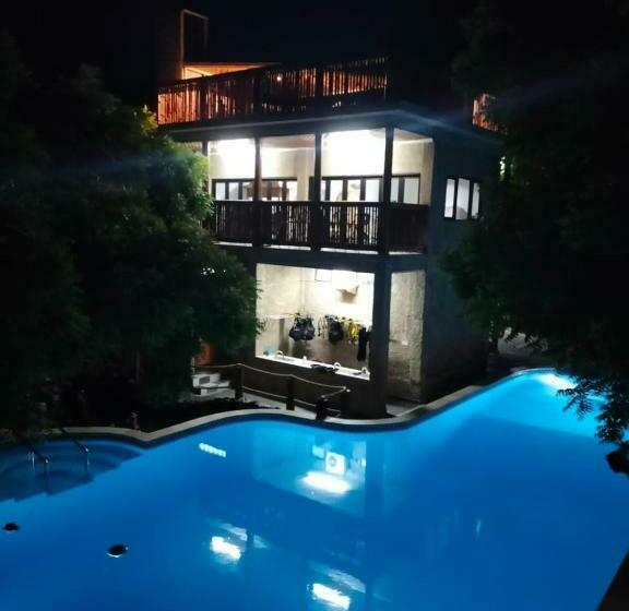 Lunar Dive Resort: Bamboo Villas