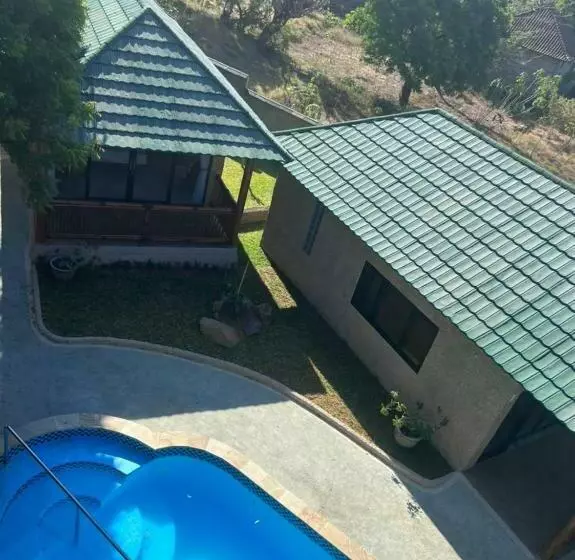 Lunar Dive Resort: Bamboo Villas