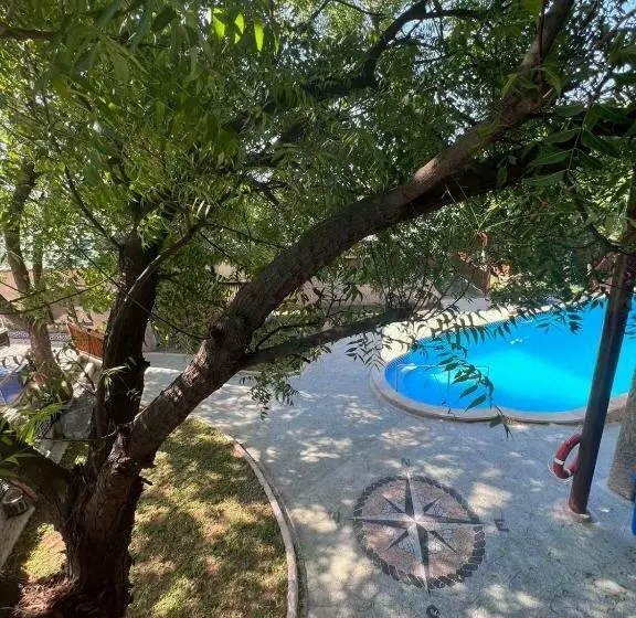 Lunar Dive Resort: Bamboo Villas