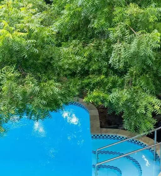 Lunar Dive Resort: Bamboo Villas