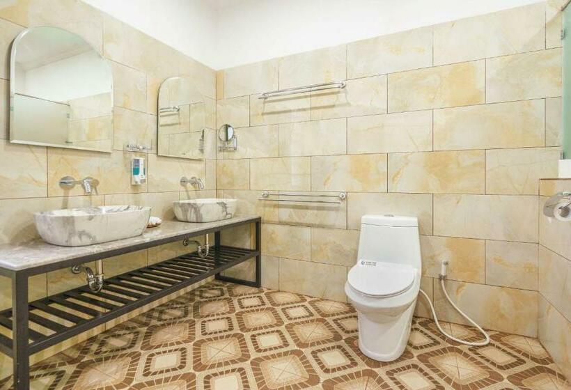 Lunar Dive Resort: Bamboo Villas