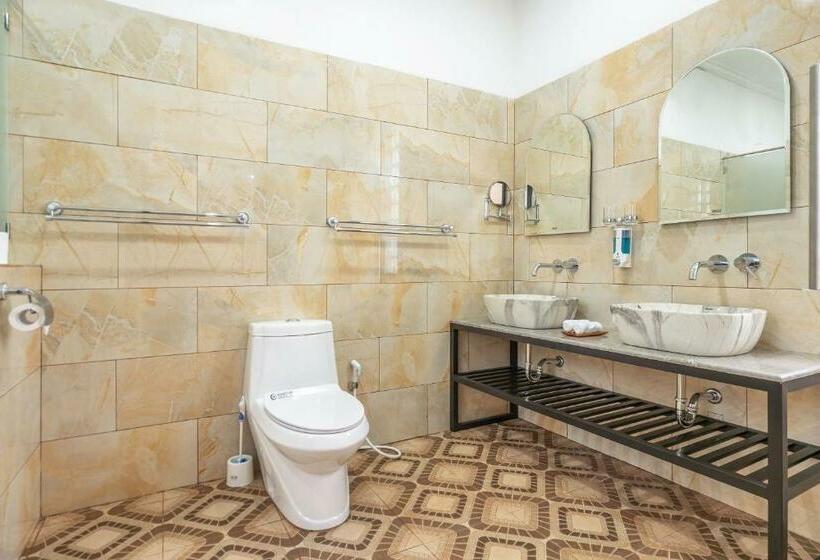 Lunar Dive Resort: Bamboo Villas