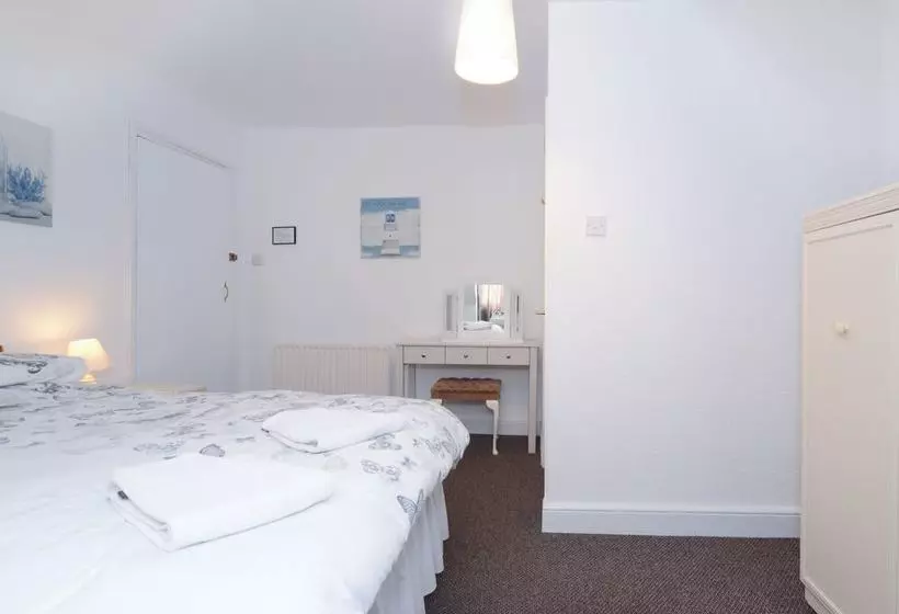 تختخواب و صبحانه Sandy Bay Guest House