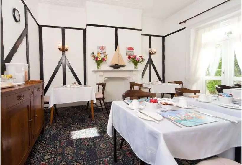 تختخواب و صبحانه Sandy Bay Guest House