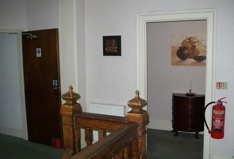 Отель Chapel House