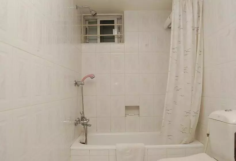 هتل De Crystal Crown