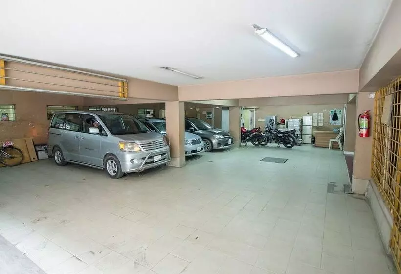 هتل De Crystal Crown