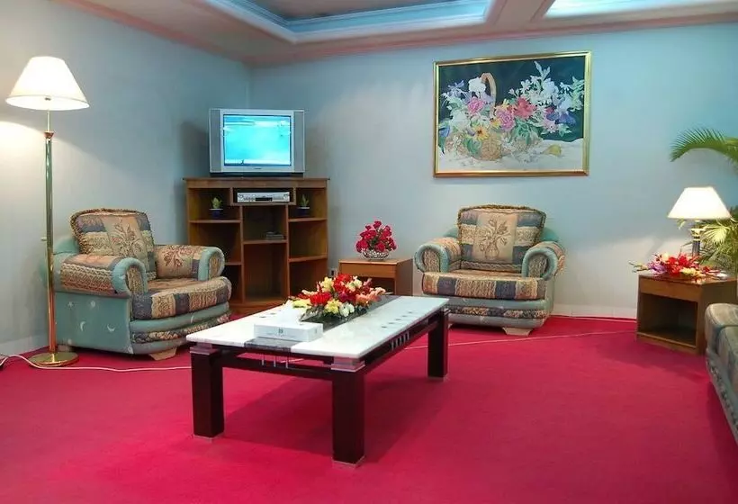 هتل De Crystal Crown