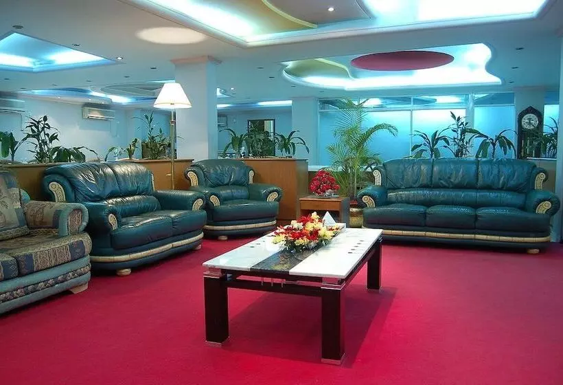 هتل De Crystal Crown