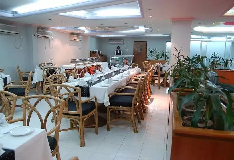 هتل De Crystal Crown