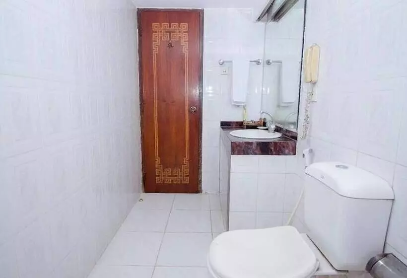 هتل De Crystal Crown