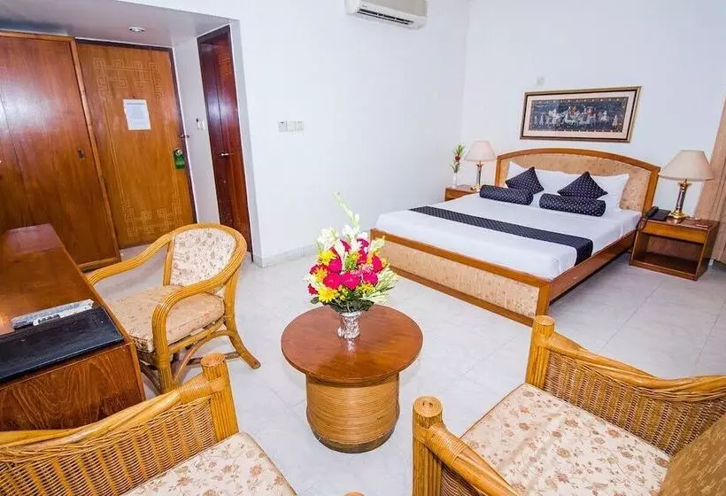 هتل De Crystal Crown