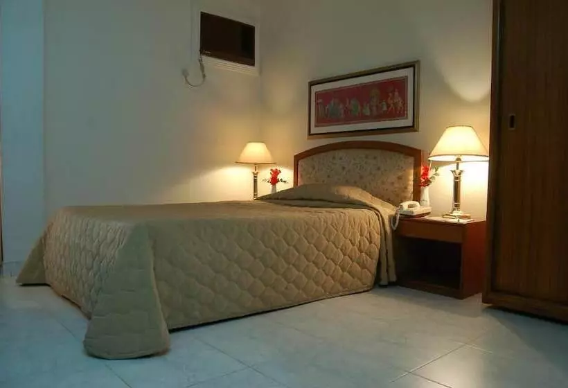 هتل De Crystal Crown