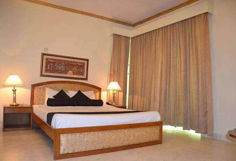 هتل De Crystal Crown