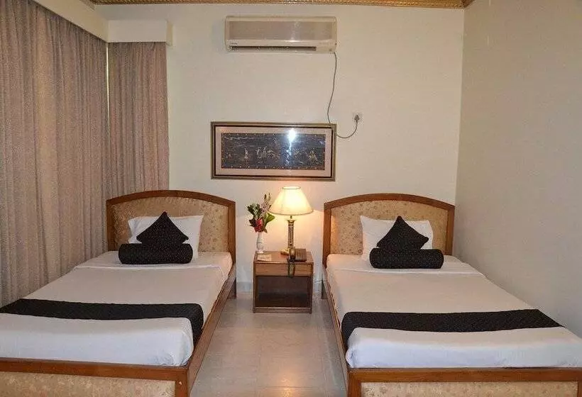 هتل De Crystal Crown