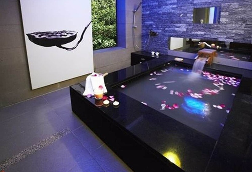 هتل Golden Hot Spring