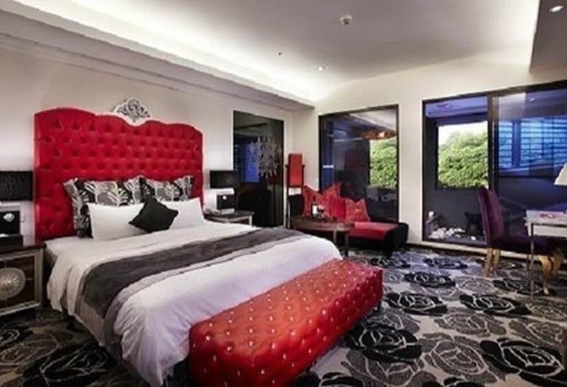 هتل Golden Hot Spring