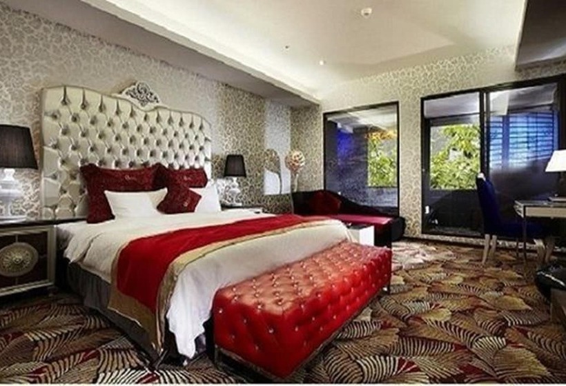 هتل Golden Hot Spring