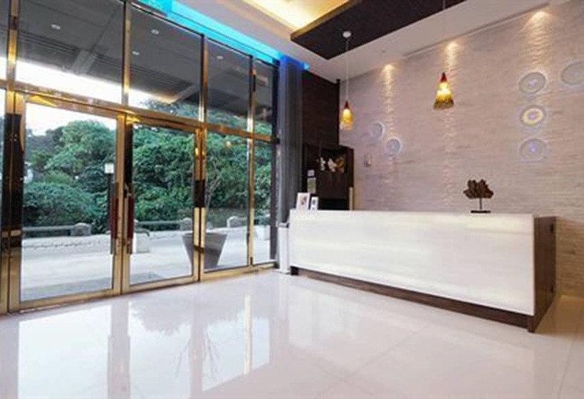 هتل Golden Hot Spring