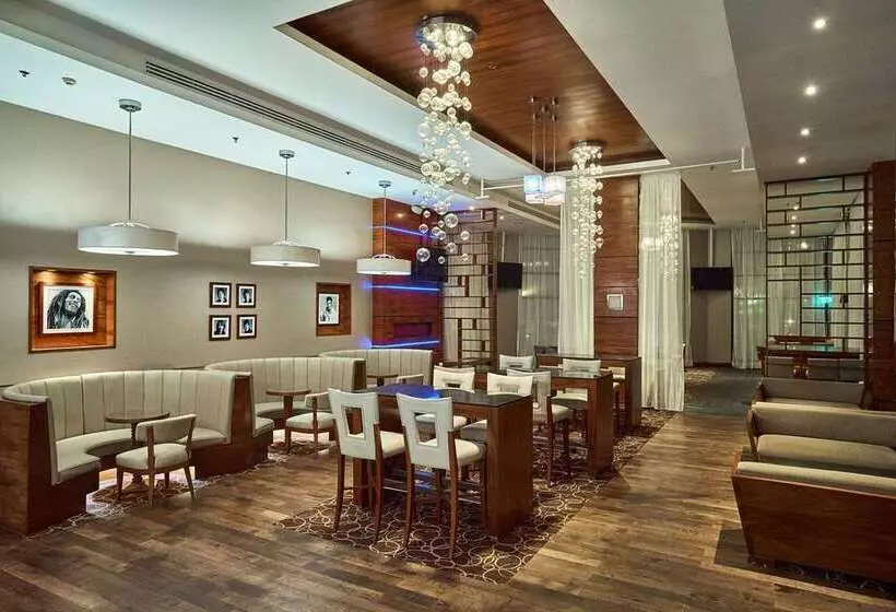 בית מלון כפרי Hilton Alexandria King S Ranch