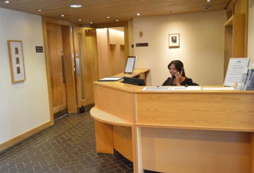 فندق ريفى Canterbury Cathedral Lodge