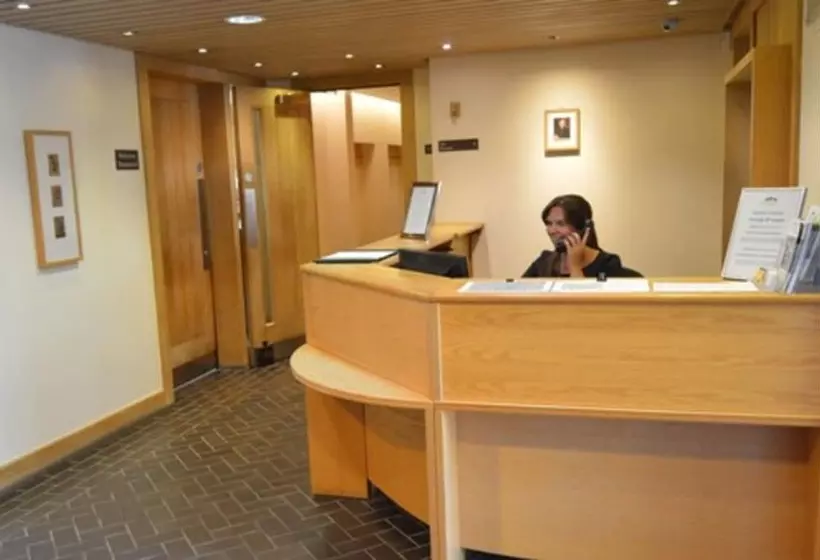 فندق ريفى Canterbury Cathedral Lodge