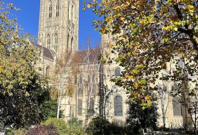 فندق ريفى Canterbury Cathedral Lodge