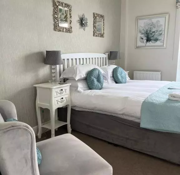 هتل Tides Reach Guest House