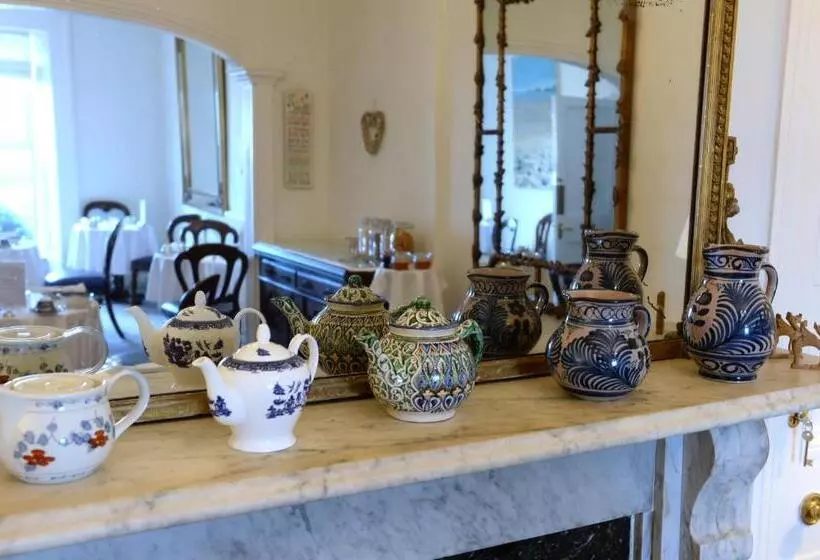 هتل Tides Reach Guest House