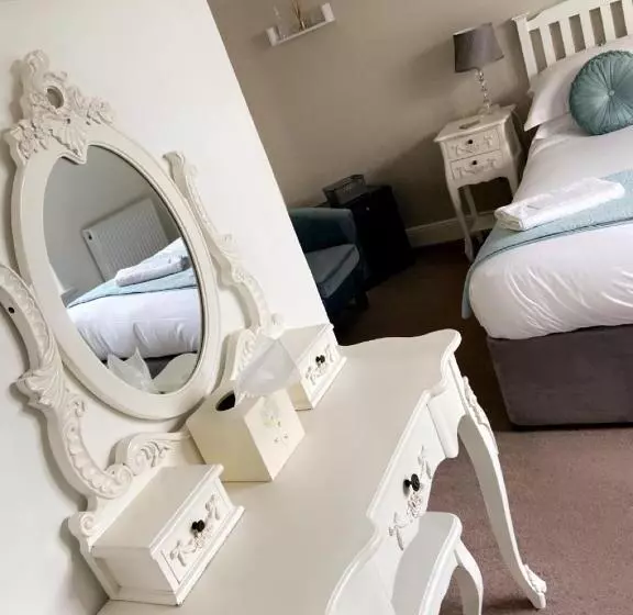 هتل Tides Reach Guest House