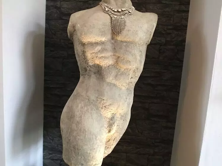 هتل Ty Rosa Rooms