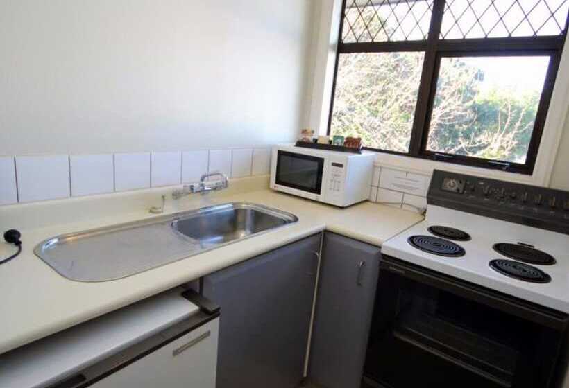 فندق على الطريق Champers Motor Inn