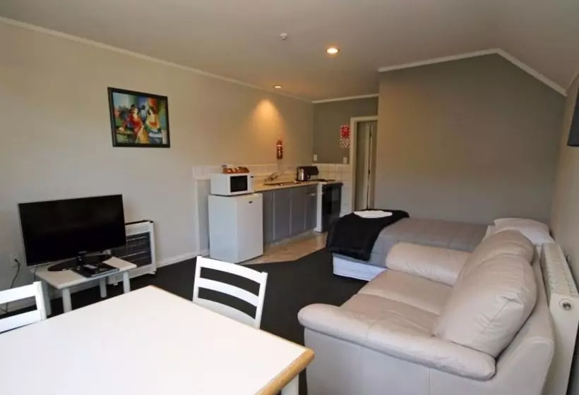 فندق على الطريق Champers Motor Inn